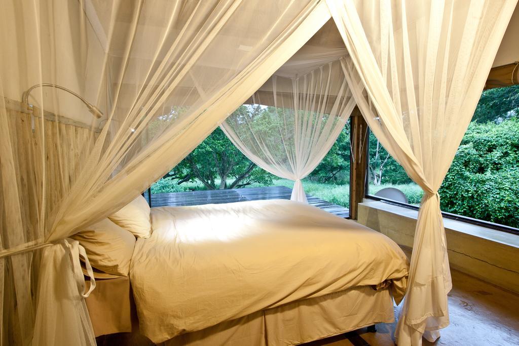 Rhino River Lodge Manyoni Private Game Reserve Room photo